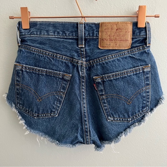 Levi’s 501 High Waisted Cut Off Jean Shorts Size 25 - Picture 5 of 6